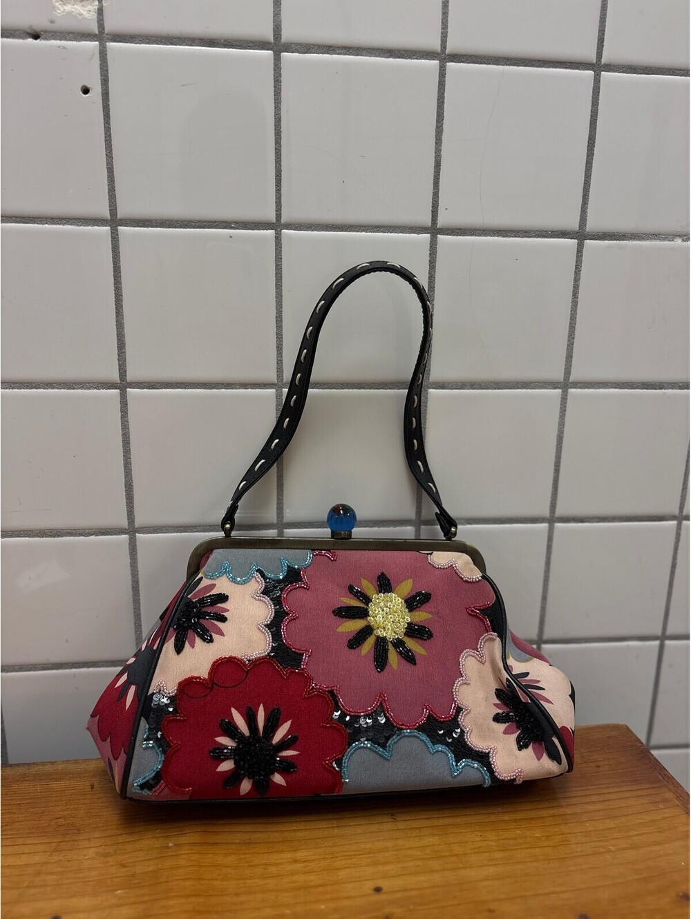 Vintage Isabella Fiore Floral Embroidered Handbag\Beaded Clasp